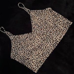 Women crop top